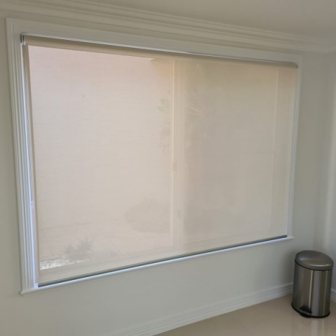 Roller Blind - Fabric: Duo Screen, Colour: White Stone
